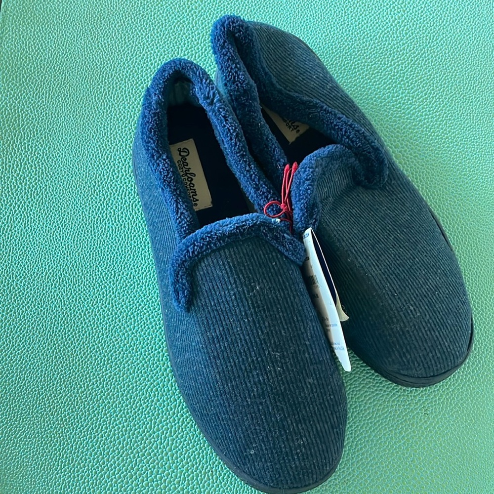NWT Dearfoams Navy Size 5-6